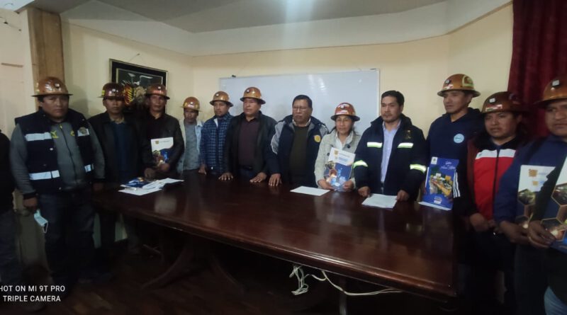 Cooperativas firman contratos de adecuación con el compromiso de migrar faenas mineras por debajo de la Cota 4.400 del Cerro Rico