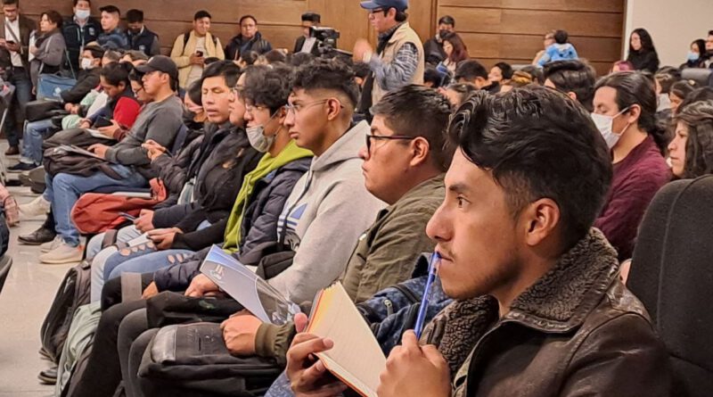 “La industrialización del litio va a necesitar profesionales bolivianos preparados”, dice el presidente de YLB